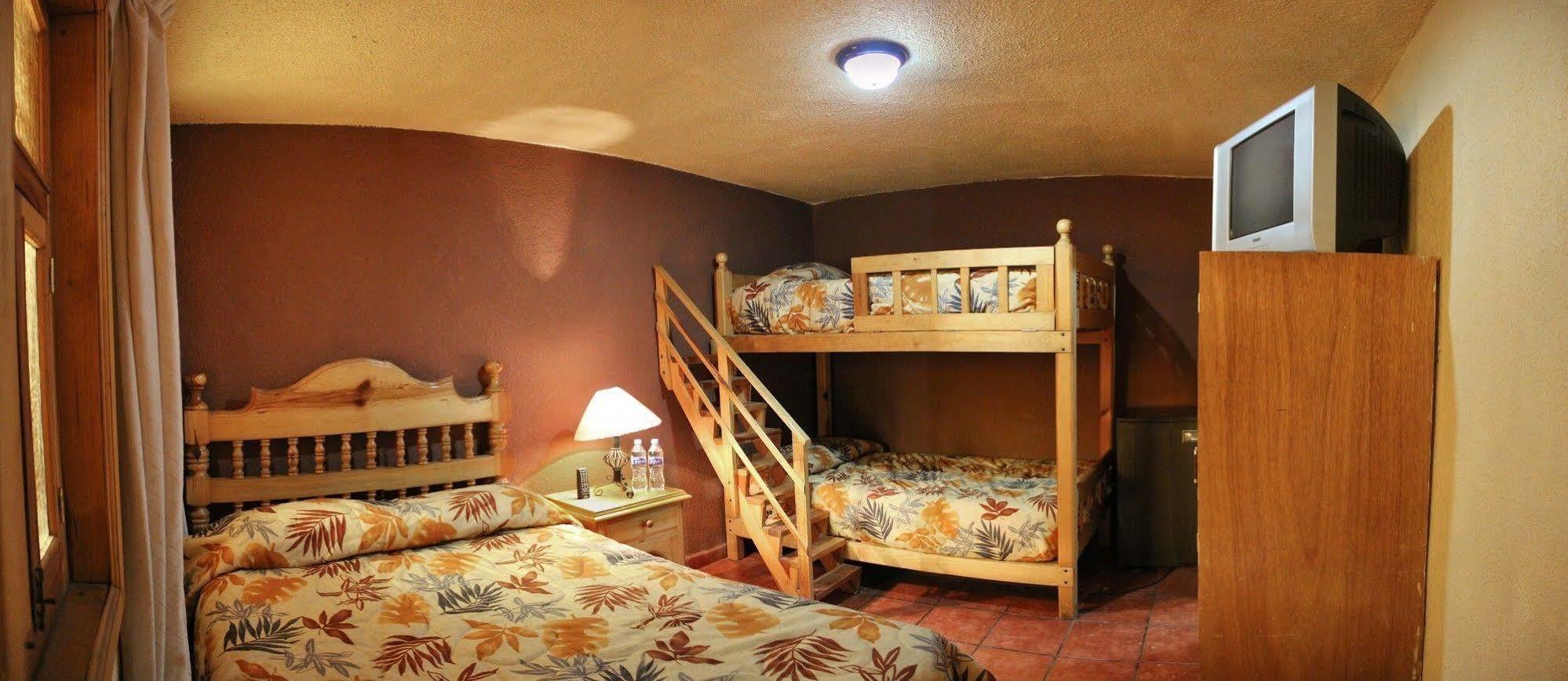 Hotel Plaza Mazamitla Buitenkant foto