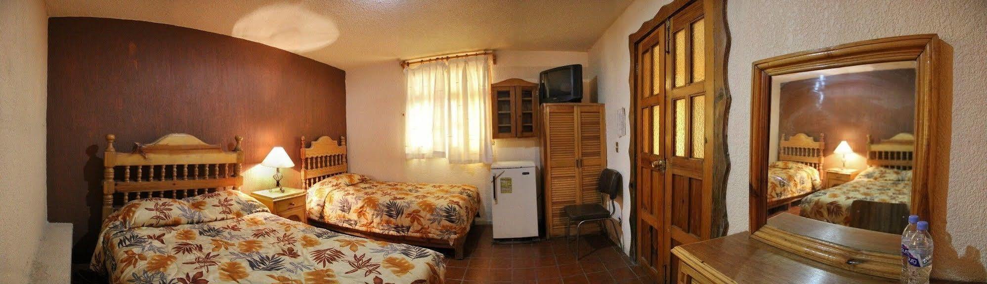 Hotel Plaza Mazamitla Buitenkant foto