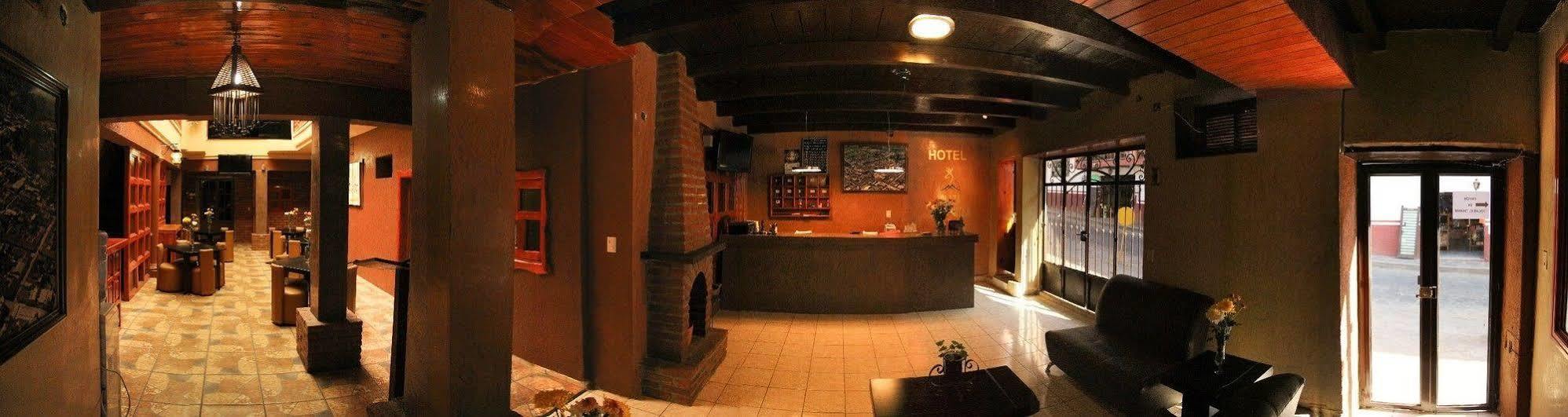 Hotel Plaza Mazamitla Buitenkant foto